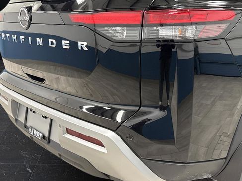 Used 2022 Nissan Pathfinder SL w/ SL Premium Package image 35