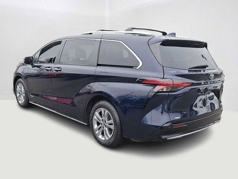 Certified 2021 Toyota Sienna Platinum image 9