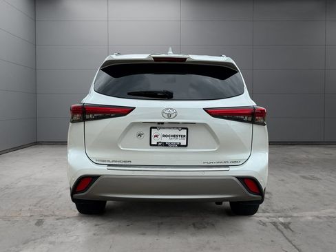 Used 2022 Toyota Highlander Platinum AWD/4WD image 4