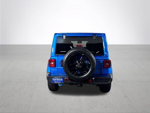 Used 2024 Jeep Wrangler Unlimited Sahara w/ Technology Group AWD/4WD image 7