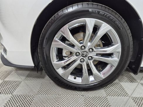 Used 2024 Toyota Sienna Platinum FWD image 31
