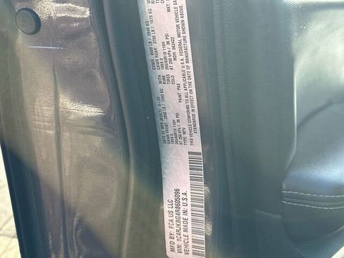 Used 2024 Jeep Grand Cherokee L Limited w/ Luxury Tech Group II image 37