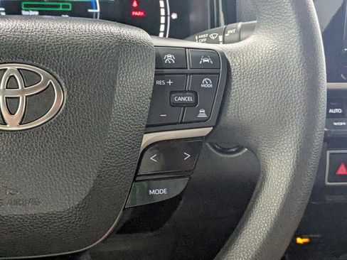 Used 2025 Toyota Camry LE FWD image 14