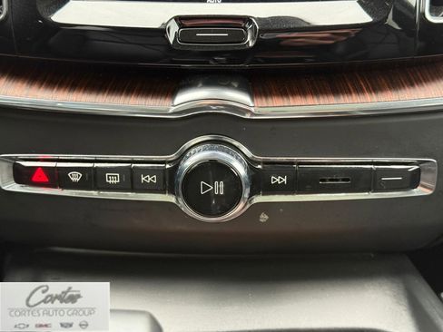 Used 2023 Volvo XC60 B5 Plus image 24