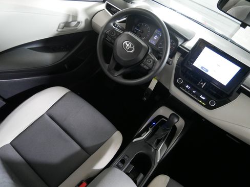Used 2023 Toyota Corolla LE image 9
