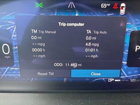 Certified 2025 Volvo XC90 B5 Plus AWD/4WD image 21