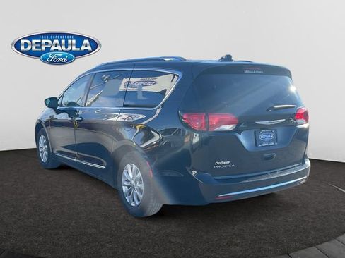 Used 2019 Chrysler Pacifica Touring-L image 3