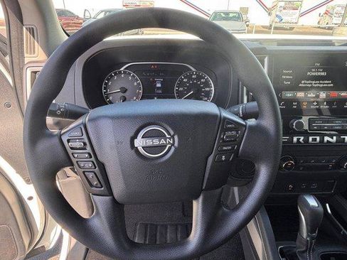 Used 2025 Nissan Frontier SV RWD image 17