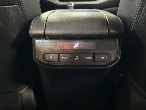 Used 2021 Toyota Highlander XLE AWD/4WD image 34