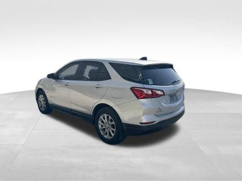 Used 2020 Chevrolet Equinox LS image 2