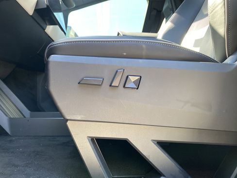 Used 2024 Tesla Cybertruck AWD Crew Cab image 22