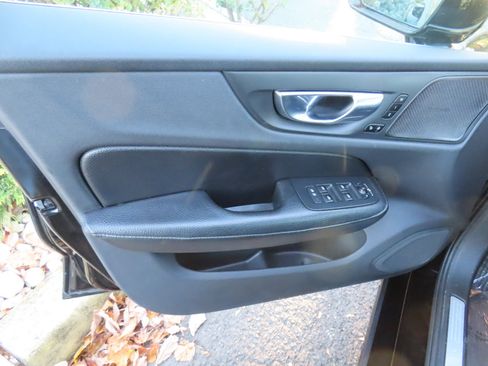 Used 2021 Volvo S60 T6 Inscription image 6