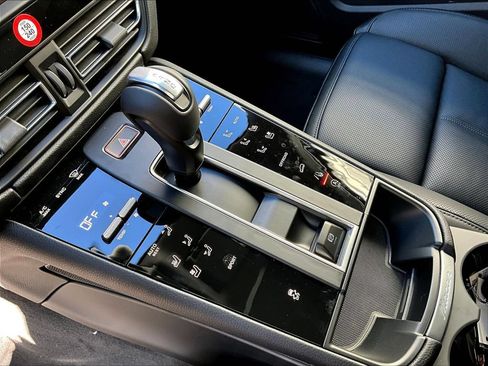 Certified 2026 Porsche Macan AWD/4WD image 11