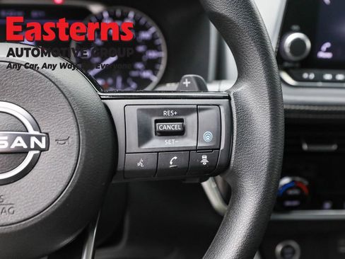 Used 2022 Nissan Rogue SV image 16