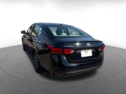 Used 2025 Nissan Altima 2.5 SV image 11