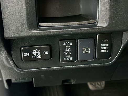 Used 2019 Toyota Tacoma TRD Sport image 17