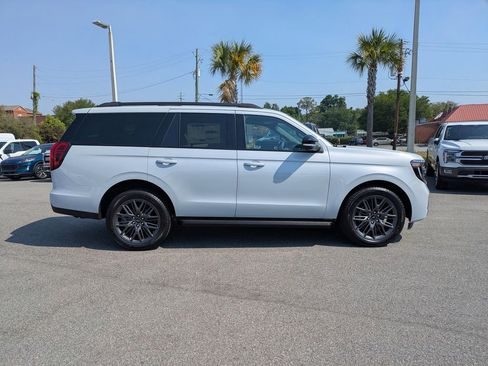 New 2026 Ford Expedition Platinum AWD/4WD image 3