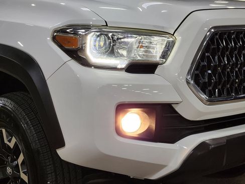 Used 2018 Toyota Tacoma TRD Off-Road AWD/4WD image 13