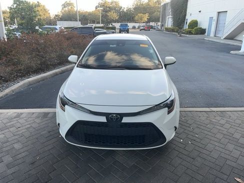 Used 2021 Toyota Corolla LE image 2