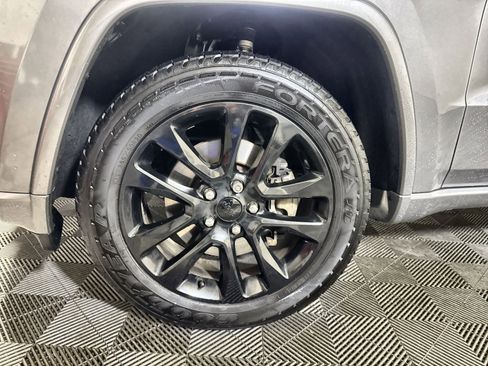 Used 2021 Jeep Grand Cherokee Laredo X AWD/4WD image 12