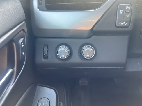 Used 2017 Chevrolet Suburban LT image 19