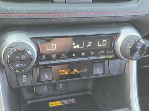 Used 2022 Toyota RAV4 XSE w/ Protection Package (TMS) AWD/4WD image 23
