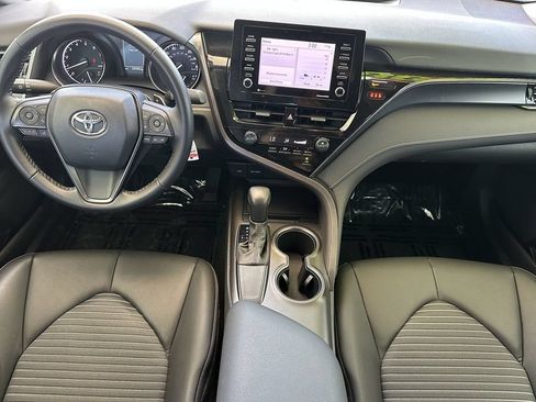 Used 2021 Toyota Camry SE FWD image 12