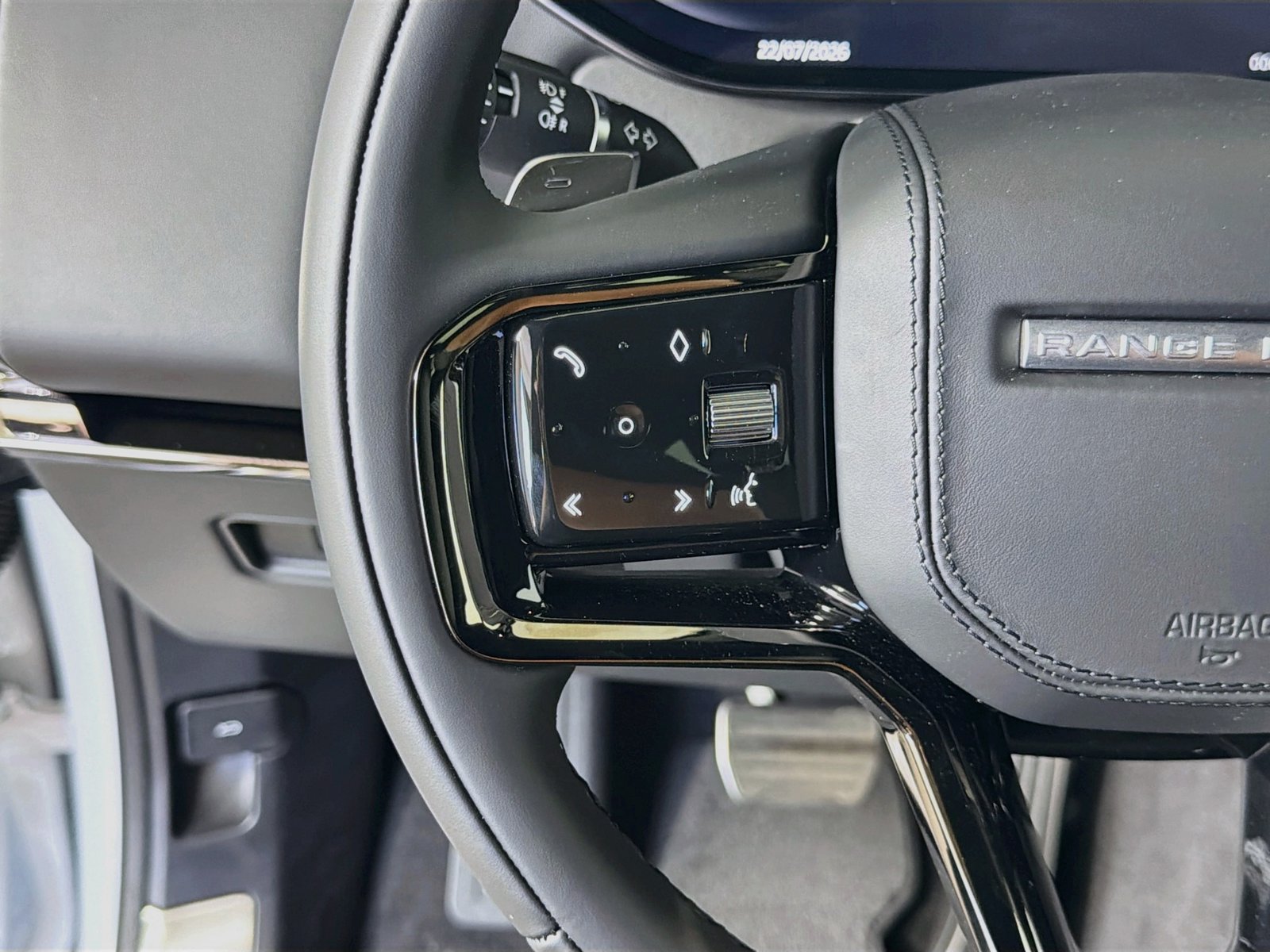 New 2026 Land Rover Range Rover Sport Dynamic SE AWD/4WD image 12