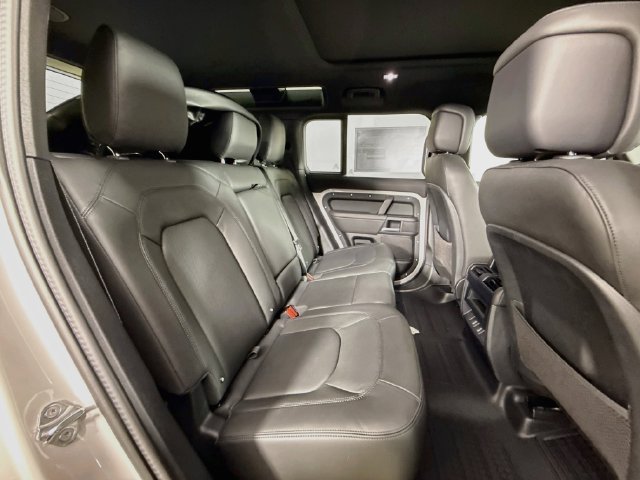 New 2026 Land Rover Defender 110 X-Dynamic SE AWD/4WD image 29