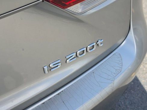 Used 2017 Lexus IS 200t RWD image 9