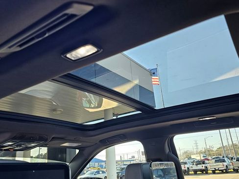 Used 2022 GMC Yukon XL Denali w/ Denali Ultimate Package image 10