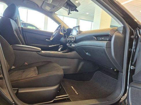 Certified 2025 Nissan Sentra SR FWD image 19