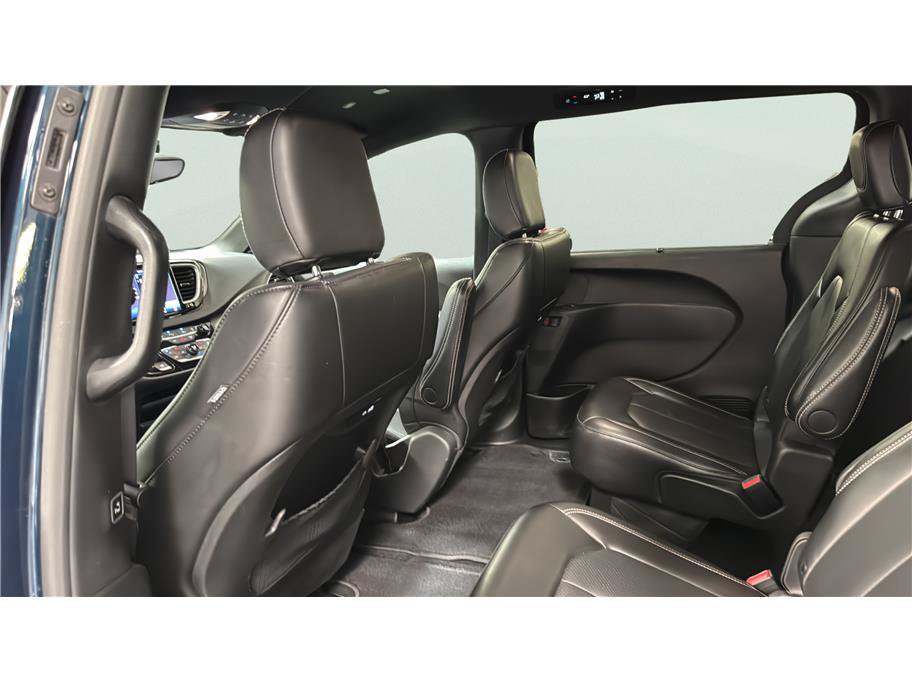 Used 2025 Chrysler Pacifica Select FWD image 19