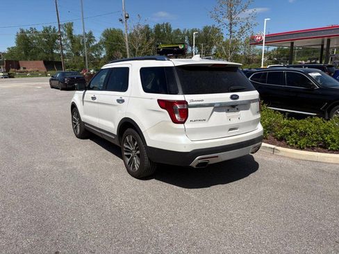 Used 2017 Ford Explorer Platinum AWD/4WD image 2