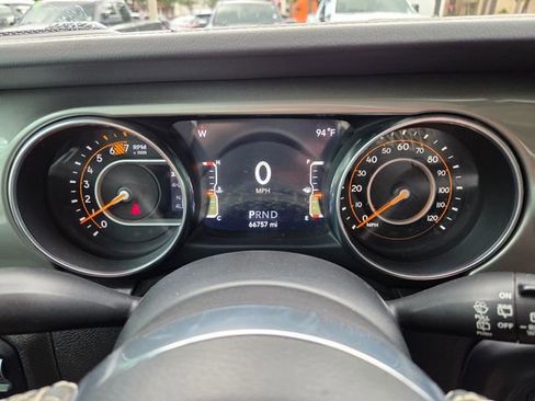 Certified 2019 Jeep Wrangler Unlimited Sahara AWD/4WD image 30