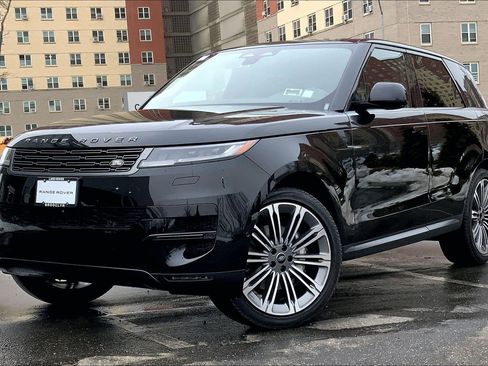 Used 2024 Land Rover Range Rover Sport SE image 1
