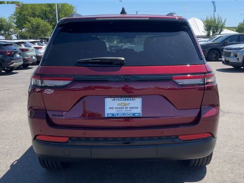 Used 2023 Jeep Grand Cherokee Altitude AWD/4WD image 6