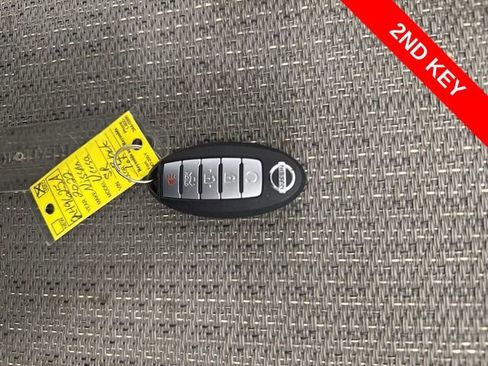 Certified 2022 Nissan Versa SR FWD image 12
