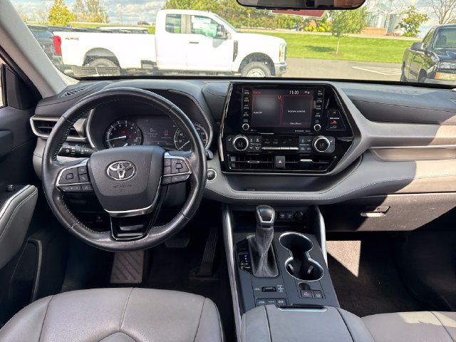 Used 2021 Toyota Highlander XLE AWD/4WD image 20