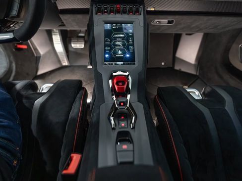 Used 2022 Lamborghini Huracan STO image 15