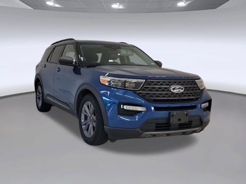 Used 2021 Ford Explorer XLT w/ Equipment Group 202A RWD image 5