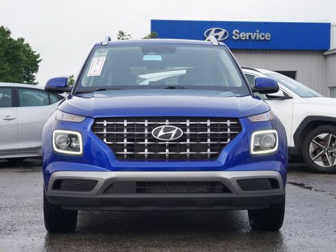 Used 2023 Hyundai Venue Limited FWD image 5