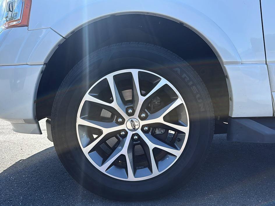 Used 2017 Ford Expedition XLT w/ Equipment Group 202A RWD image 23