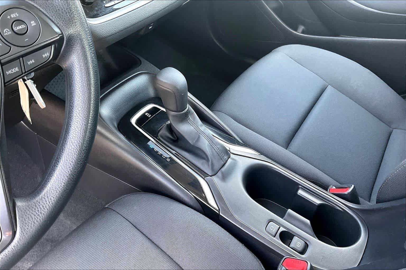 Used 2025 Toyota Corolla LE FWD image 15