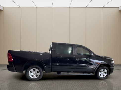 Used 2025 RAM 1500 Big Horn AWD/4WD image 6