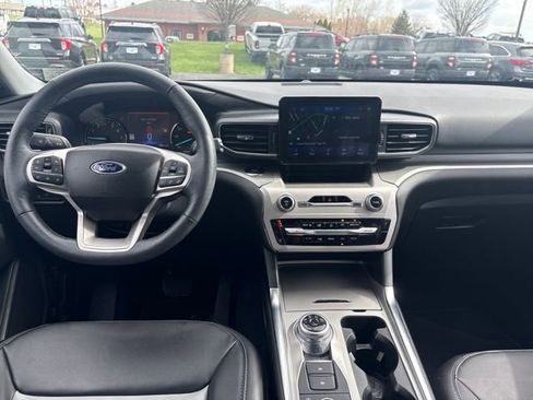 Used 2024 Ford Explorer XLT w/ Equipment Group 202A image 13