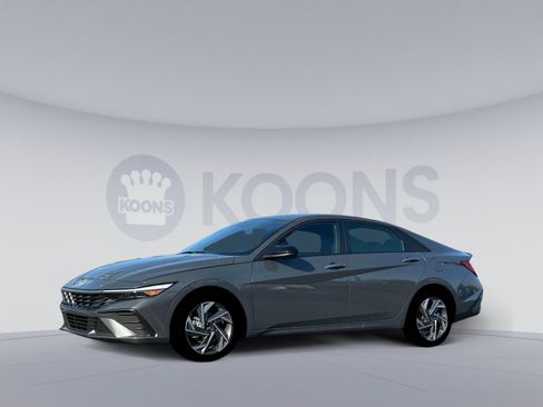 New 2025 Hyundai Elantra SEL w/ Cargo Package image 2