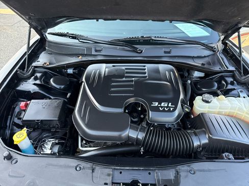 Used 2020 Dodge Charger SXT w/ Leather Interior Group image 16