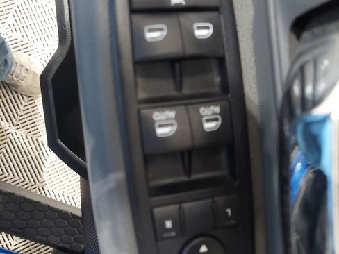 Used 2016 RAM 1500 Classic SLT AWD/4WD image 19