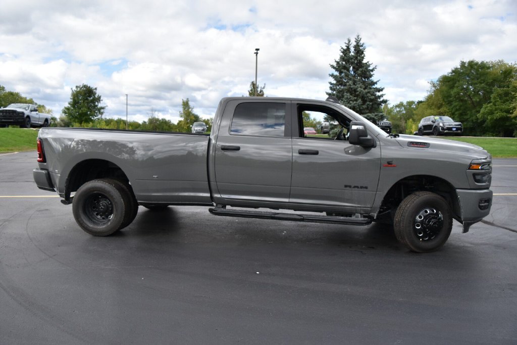 New 2026 RAM 3500 Big Horn AWD/4WD image 6